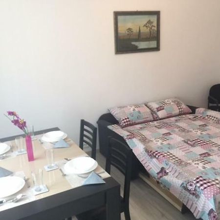 Garsoniera Simo Apartament Orszowa Zewnętrze zdjęcie