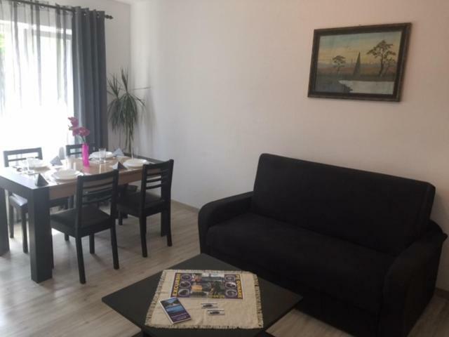 Garsoniera Simo Apartament Orszowa Zewnętrze zdjęcie